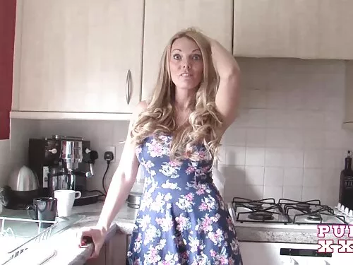 Загоряла блондинка с ...