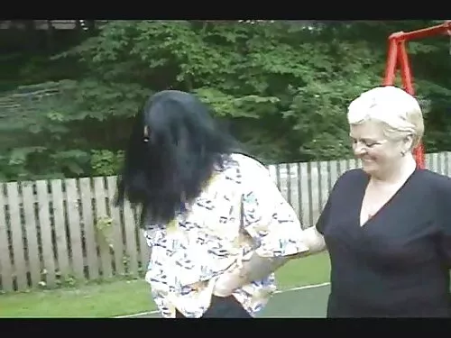 Любовницата завързва ...