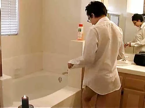 Млада брюнетка разка ...