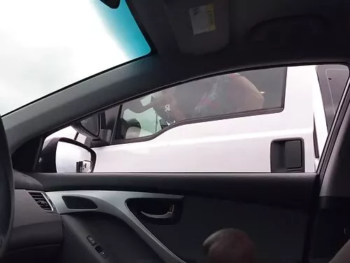 Опитен мъж доведе бе ...