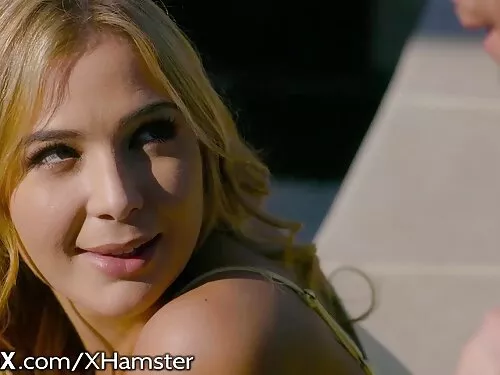 Мъж с бръсната глава ...