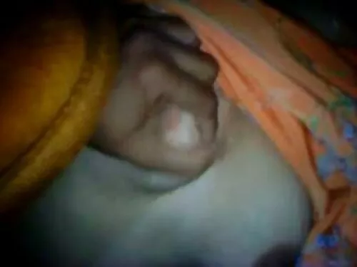 Хубава жена засмукан ...