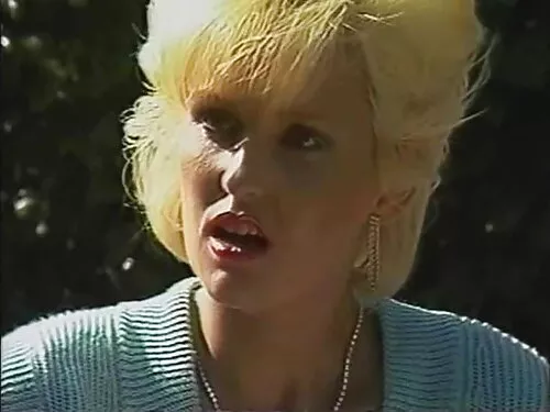 Шефът опъна с пръсти ...