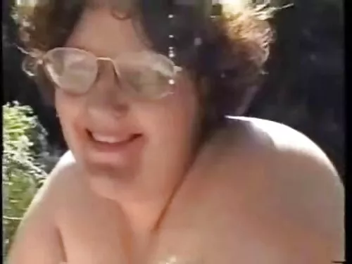 Блондинка в къса рок ...