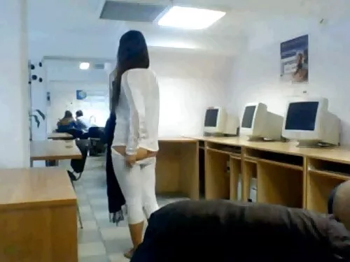 Небръснат мачо засне ...