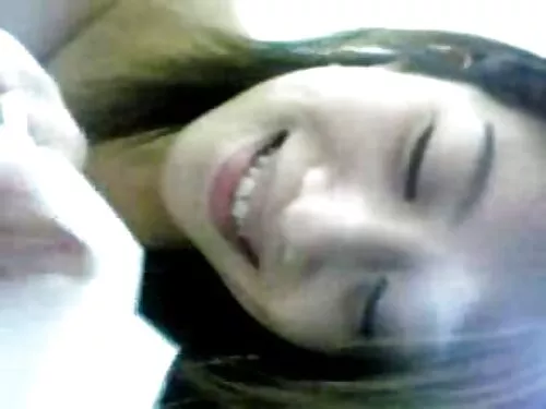 Извика две млади кур ...