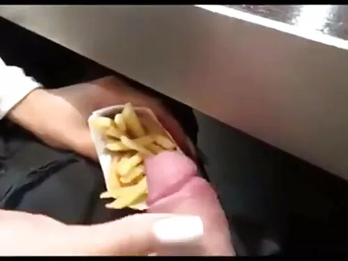 Гореща мацка с уплах ...