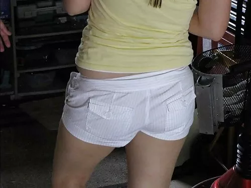 Човекът се занимава  ...