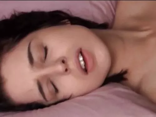 Игривият палавник се ...